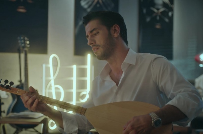 Dinlediğinizde sebepsiz yere hüzünlendiğiniz şarkı hangisi?
