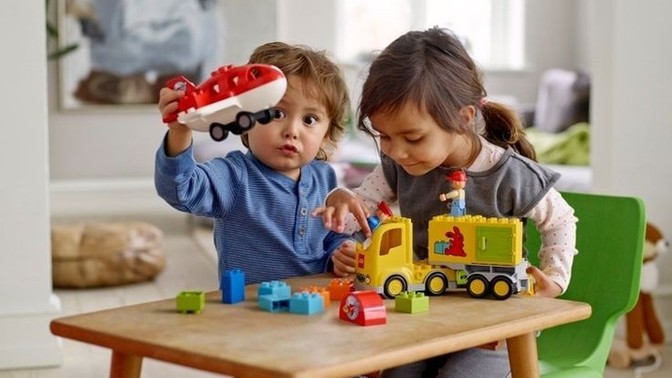 Çocuğa çok fazla oyuncak almak zararlı mıdır?
