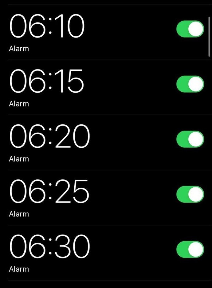 Alarm kurmadigin halde aynı saatte uyanıyor musunuz?