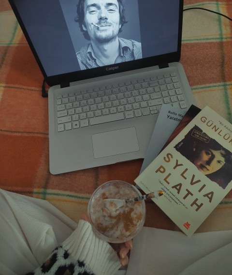Bana dramatik veya sanatsal bir dizi önerebilir misiniz?