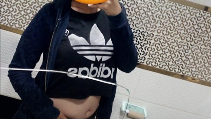 47 kgsin ama göbek?