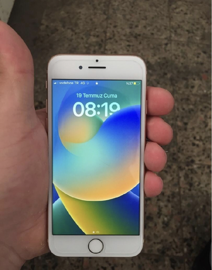 İPhone 8 ile takas ettim üste 2300 TL aldım nasıl iPhone 7im yeni aldım. Tr cihaz 32 hafıza gümüş renk dış kapakbeyaz renk ekran?