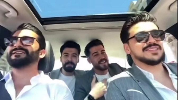 Bu dört kişiden birisi beni kaçırırsa sakın karışmayın ben razıyım 😃 bırakın parçalasınlar tamam mı?