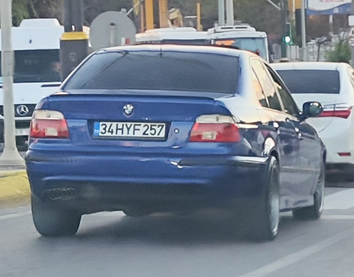 Bu bmw hangi model ilanlarda var mı aynı araç bilen var mı?