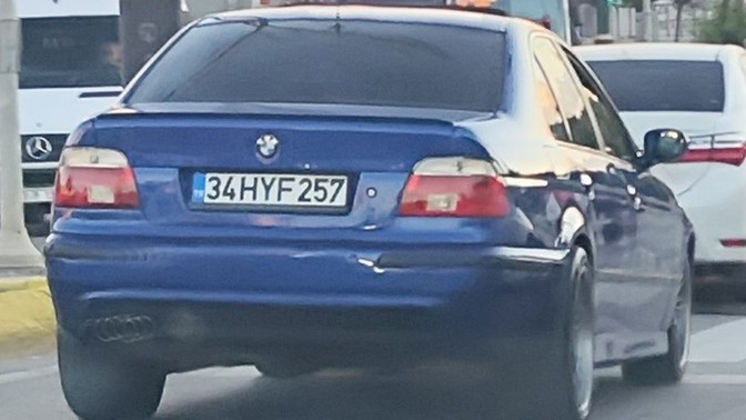 Bu bmw hangi model ilanlarda var mı aynı araç bilen var mı?