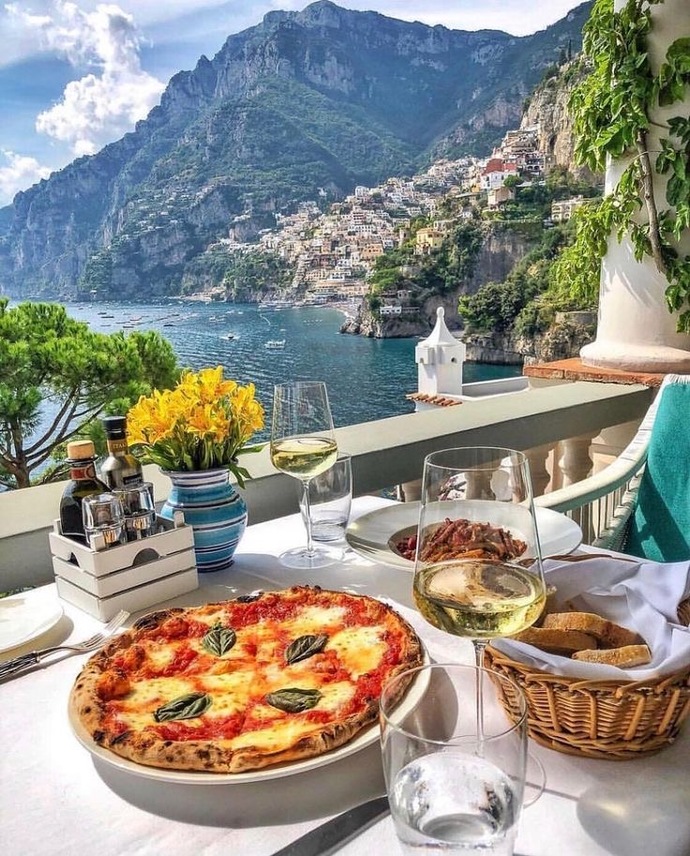 Bu güzel manzarada kiminle pizza yemek isterdiniz?