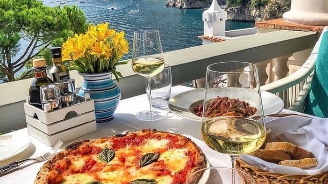 Bu güzel manzarada kiminle pizza yemek isterdiniz?