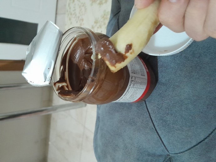 Muzu çikolataya batırıp yediniz mi, çok lezzetli oluyo?