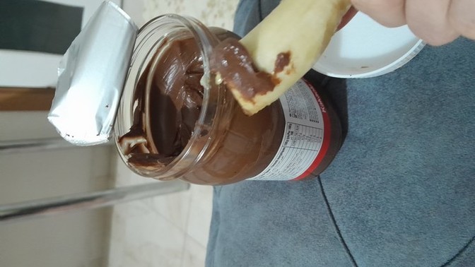 Muzu çikolataya batırıp yediniz mi, çok lezzetli oluyo?