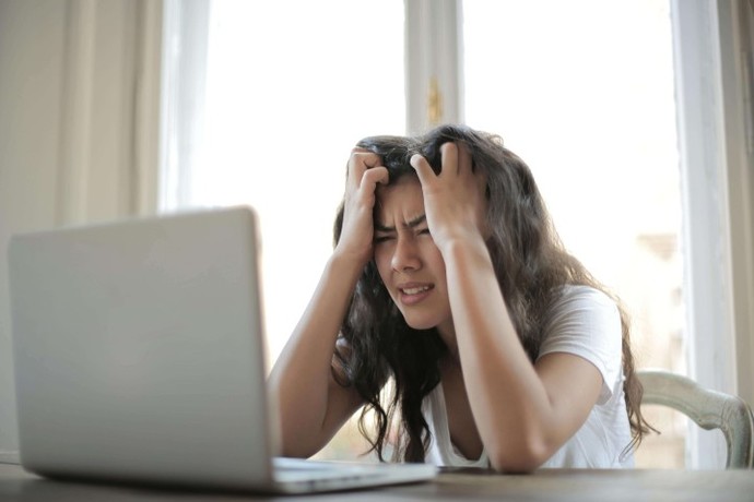 Kendimden nefret ediyorum ve geçmişte yaptığım günahlar ve sürekli yanlış seçimler uyuyamıyorum ne yapacagim?