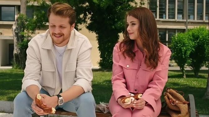 Arkadaşlarıylayken telefona bakmayan erkeğe nasıl davranmalı?