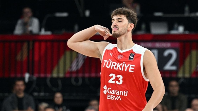 Basketbolcu Alperen Şengün, 185 milyon dolar kazanacağı yeni sözleşmesiyle Türk spor tarihine geçti. Basketbolu takip ediyor musun?