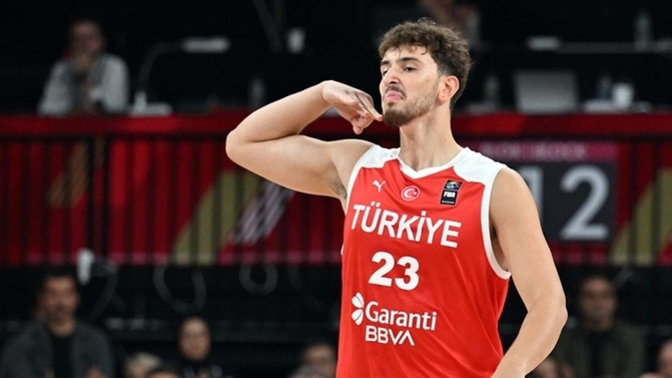 Basketbolcu Alperen Şengün, 185 milyon dolar kazanacağı yeni sözleşmesiyle Türk spor tarihine geçti. Basketbolu takip ediyor musun?