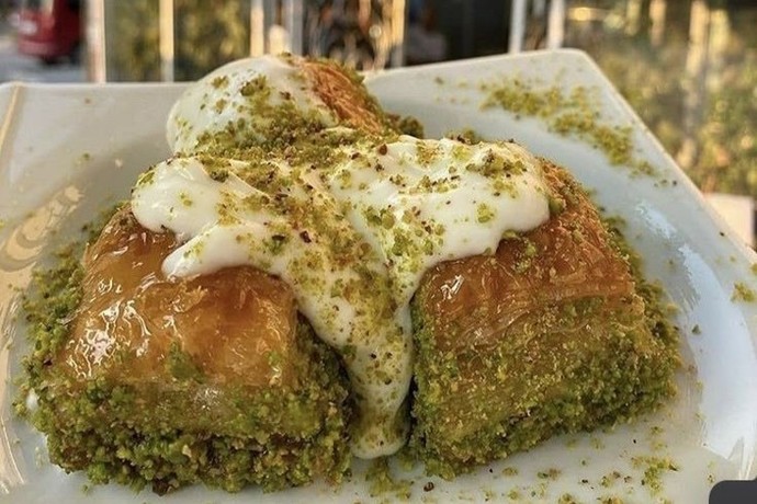 Baklavanın yanına yakışan, dondurma mı yoksa kaymak mı?