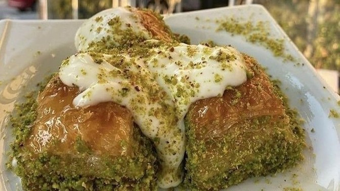 Baklavanın yanına yakışan, dondurma mı yoksa kaymak mı?