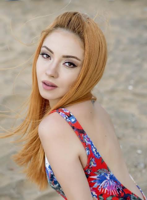 Hangi ünlü güzelliğiyle başınızı döndürüyor?