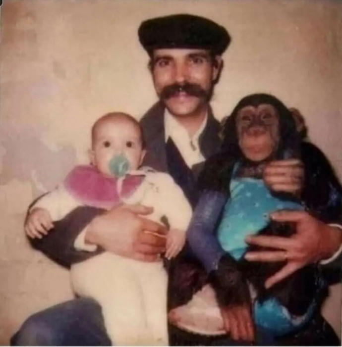 Size küçüklüğümden bir foto atıyorum hangisinin ben olduğumu söylememe gerek yok 🤭🤭bi maşallah alırım 🤭🤭?