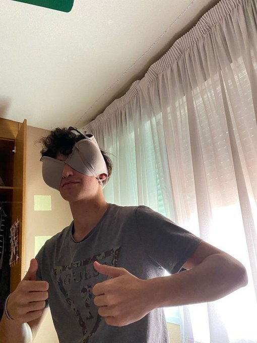 Kocam i̇ç camaşırımı koklarken yakaladım 😂 Tuhaf değil mi?