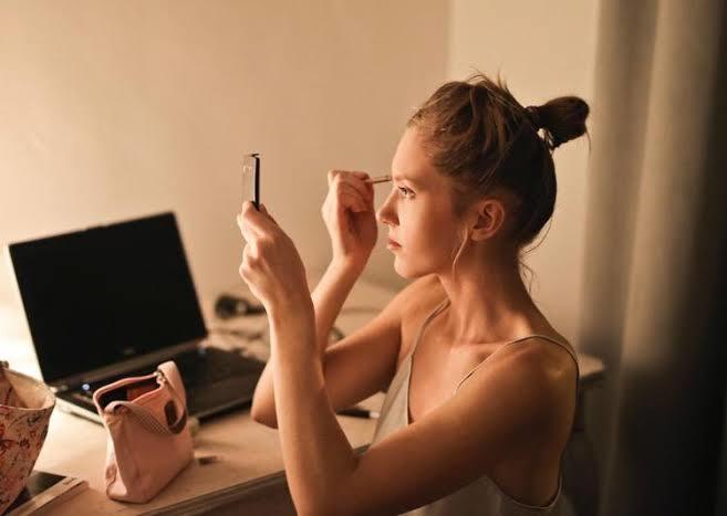 Gözü ince eyelenir mi daha güzel gösterir kalın eyeliner mi?