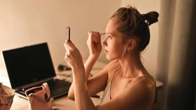 Gözü ince eyelenir mi daha güzel gösterir kalın eyeliner mi?