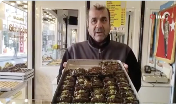 Dubai çikolatasından sonra Dubai baklavası. Kilosu 800 TLden satılan baklavayı denemek ister miydin?