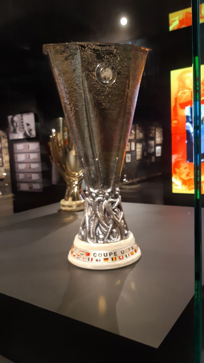 Sizce günümüz şartlarında Galatasaray yahut başka bir Türk takımı Avrupa Ligi yahut Şampiyonlar Ligi şampiyonu olabilir mi?