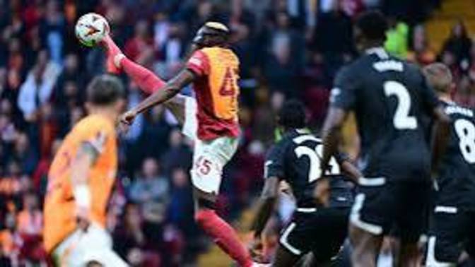 Galatasaray 4 - Elfsborg 3... Galibiyete rağmen skor aldatmasın, bu takım 3-5-2 ile başarılı olamaz! Ne düşünüyorsunuz?