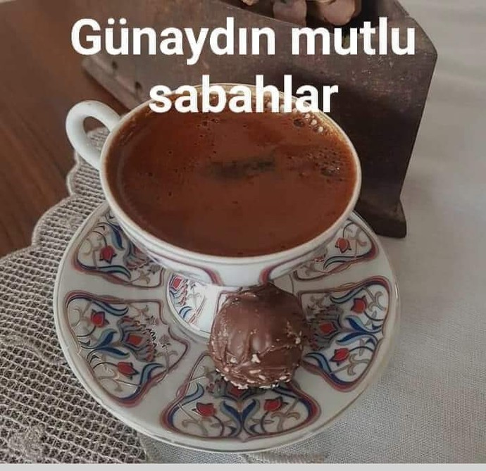 Günaydin kızlar soruyor halkı gününüz nasıl geçiyor kahveler içildi mi?