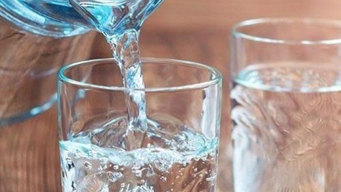 Yemekte su içiyor musunuz, yemek yerken çok su içer misiniz?