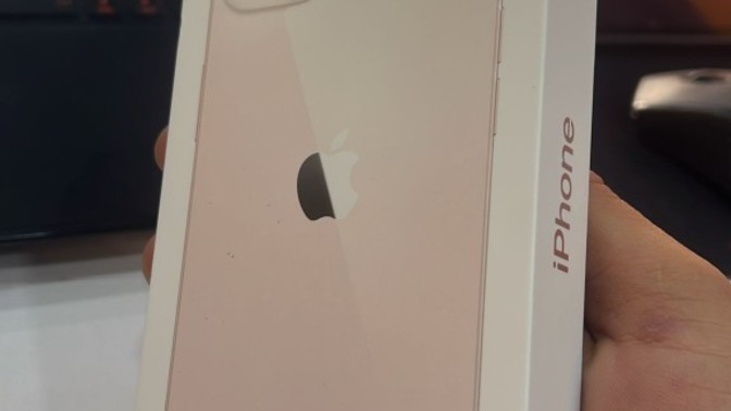 Arkadaşlar iphone 13 alıyorum turkcell bayisinden kutunun kenarı biraz sıyrılmış normal mi?