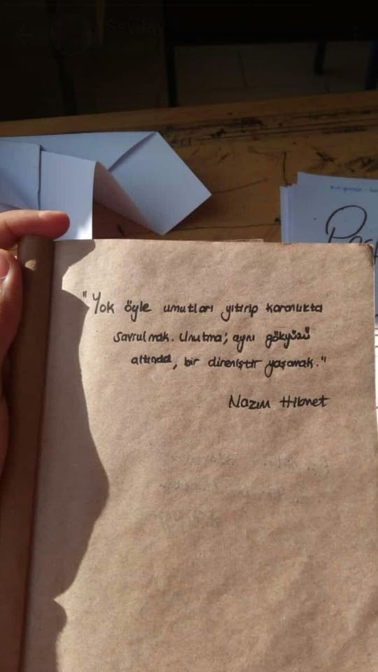 Şiir ve roman arasında tercih yapmanız gerekse hangisini seçersiniz?