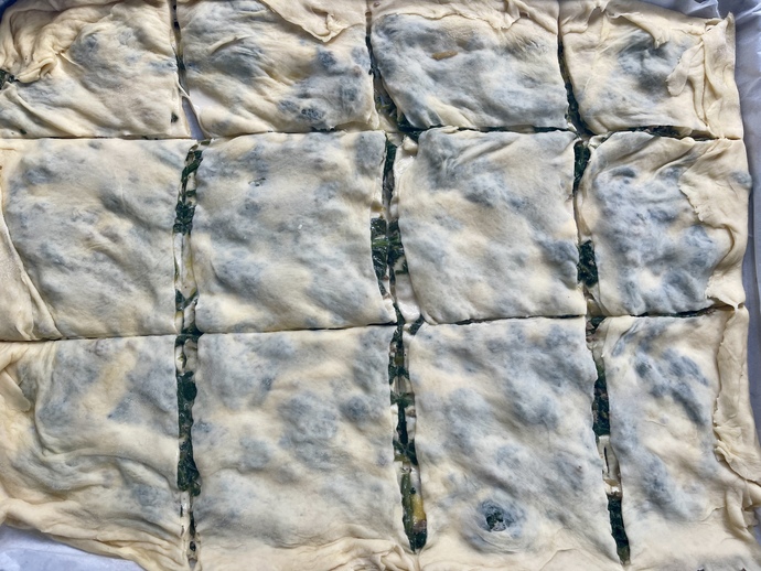 Komşularına ikramlarda bulunur musun? Var mıdır öyle alışkanlıkların? Ispanaklı börek sever misin?