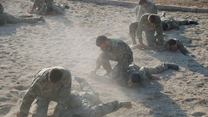 Kalleş terör saldırısını biliyorsunuz. Her kurumun kapısına 2 tane asker dikmek bu tarz saldırıları önler mi?