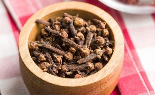 Bazen yemeklerden sonra karanfil çiğnemeyi seviyor musunuz?