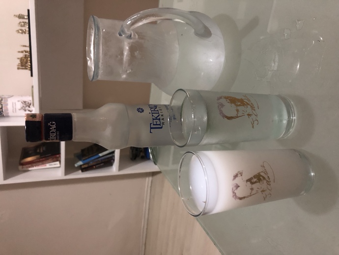 Sizce rakı mı yoksa viski ya da  votka gibi ithal içkiler mi? hangisi daha güzel?