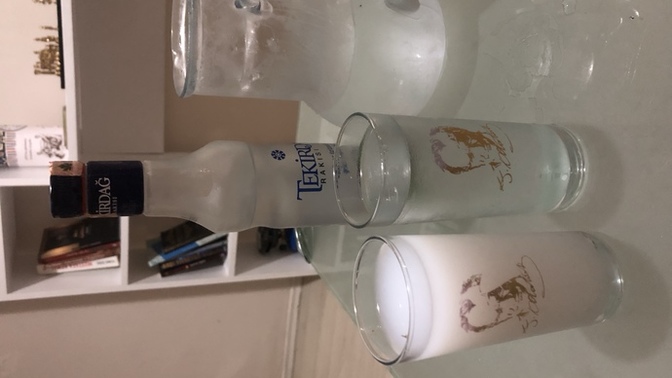 Sizce rakı mı yoksa viski ya da  votka gibi ithal içkiler mi? hangisi daha güzel?