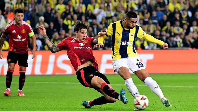 Fenerbahçe 1 - Manchester United 1.. Hakem rezaletine rağmen sarı lacivertliler kadıköy'de önemli bir puan aldı! Ne düşünüyorsunuz?