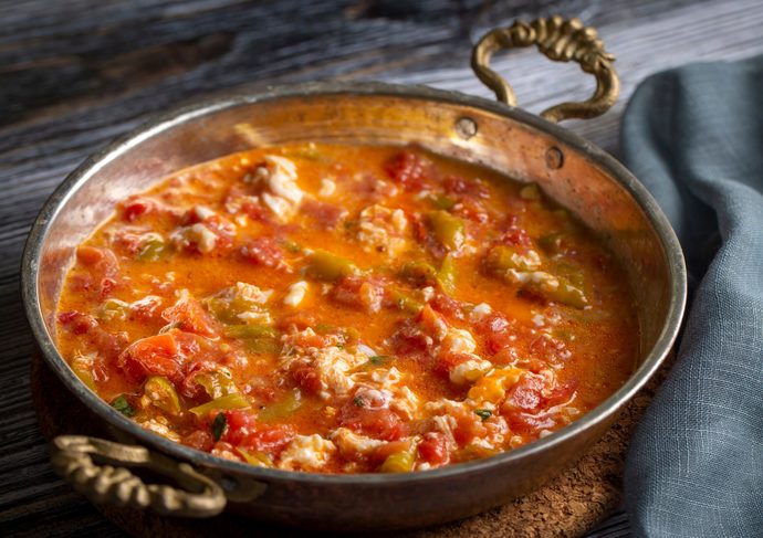 Sevgilinin yanında menemene ekmek banılır mı?