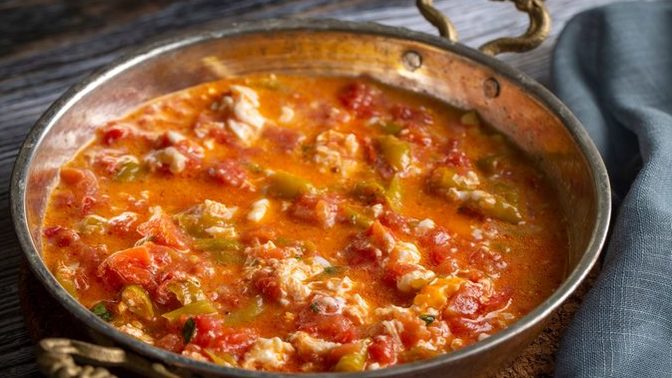 Sevgilinin yanında menemene ekmek banılır mı?