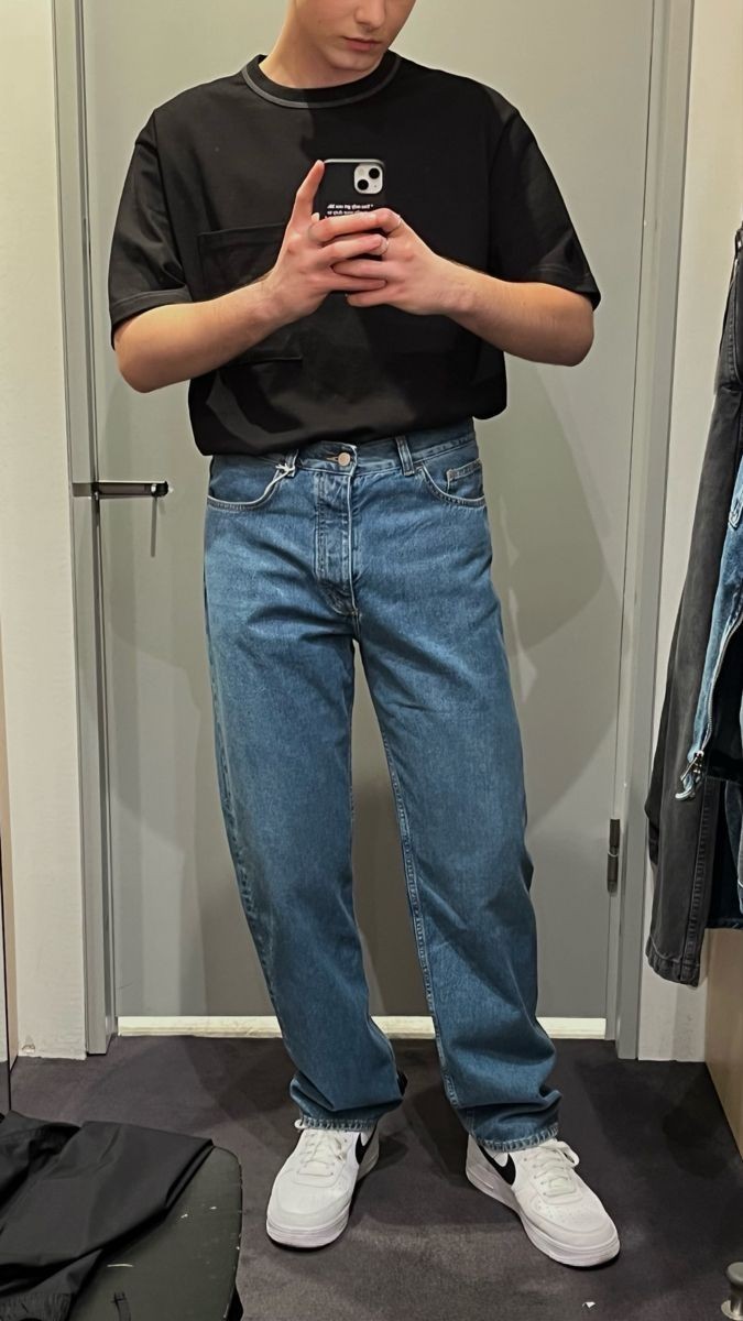 Erkeklere kot pantolon mu daha çok yakışıyor, kumaş pantolon mu?