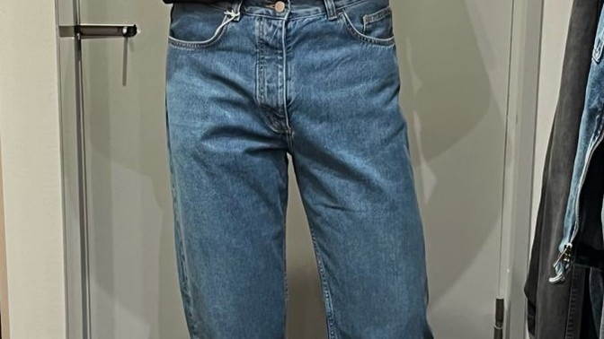 Erkeklere kot pantolon mu daha çok yakışıyor, kumaş pantolon mu?