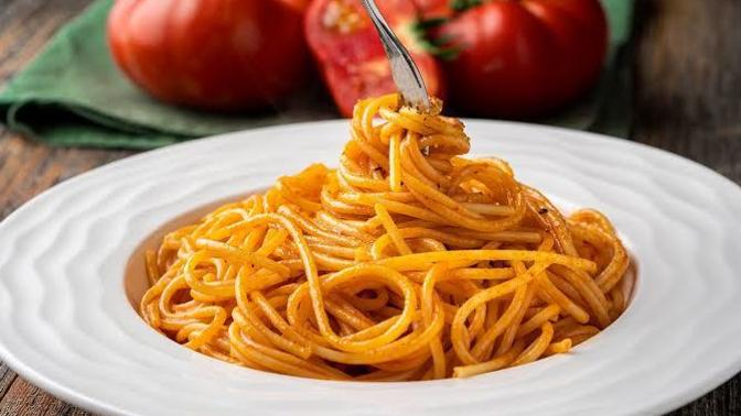 Spagettiyi çatala doladıktan sonra ısırıp koparır mısınız yoksa hüpletir misiniz?