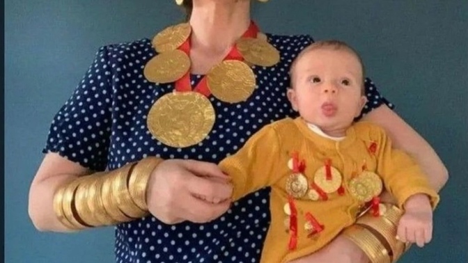 Şöyle mutlu bi aile tablosu , yanımda çocuğum🤭🤭 çok şeymi istiyoruz? anlamadım ki 🤭🤭🤭?