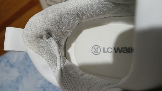 Lcwden aldığım ayakkabının arkası vuruyor napmam lazım?