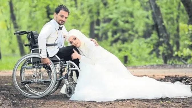 Yürüme engelli biriyle evlenir misin & sevgili olur musun?
