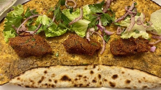 Hiç lahmacun içine çiğ köfte dürüm yapıp gömdün mü?