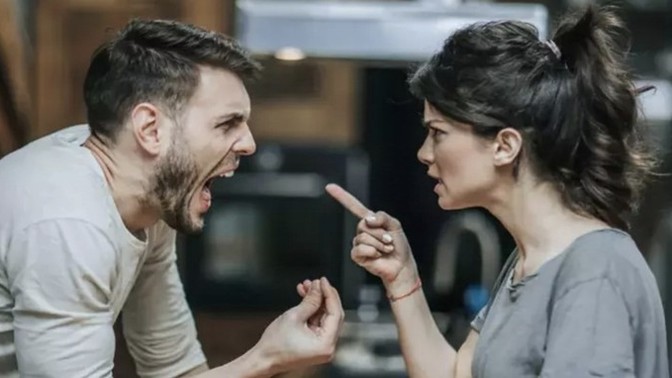 Sevgililerin birbirlerini aşırı bir şekilde kısıtlama ve kıskanma durumuna nasıl bakıyorsunuz?