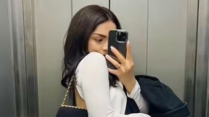 Her kızın telefon albümünde asansör aynasından çekilmiş pozu var mı?