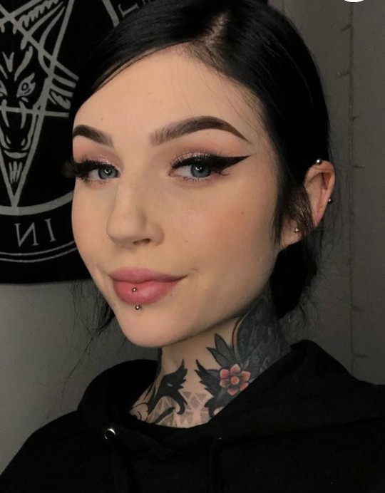 Kadınlara dudak piercingi yakışıyor mu?