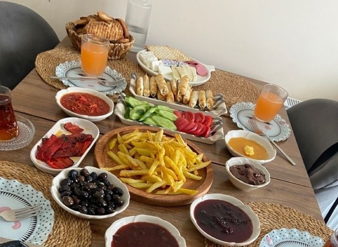 Pazar kahvaltınızı bugün evde mi yoksa dışarda mı yapacaksınız/yaptınız?